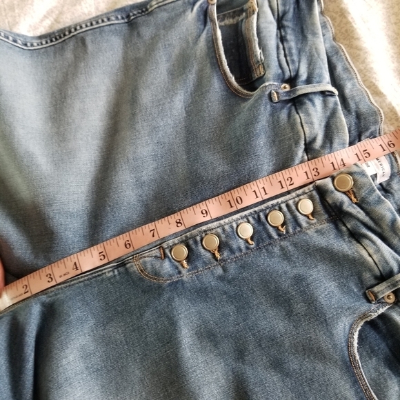 Good American | Exposed Button Front Jean - Picture 8 of 9